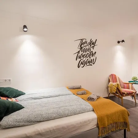 Megszunt-bohemic Style With Jacuzzi & Terrace Appartement Budapest
