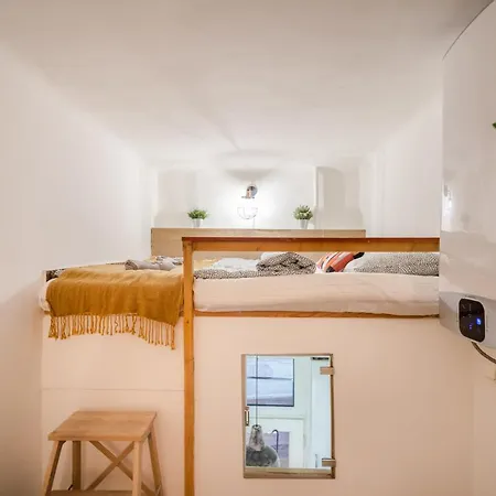 Megszunt-bohemic Style With Jacuzzi & Terrace Apartment