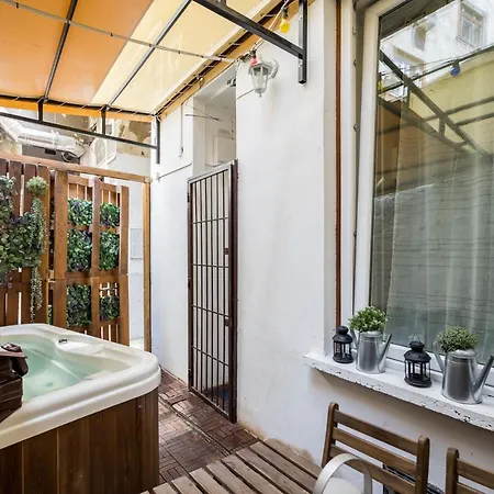 Apartment Megszunt-bohemic Style With Jacuzzi & Terrace Budapest