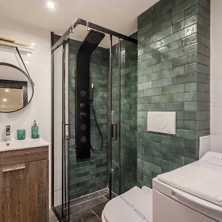 Megszunt-bohemic Style With Jacuzzi & Terrace Apartment